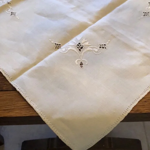 Vintage Linen Tablecloth - Picture 2 of 6